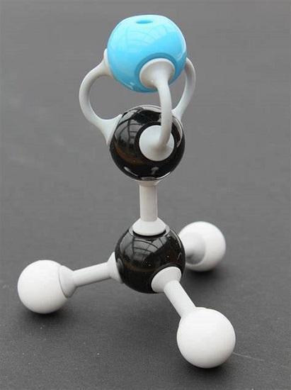 acetonitrile.jpg acetonitrile.jpg